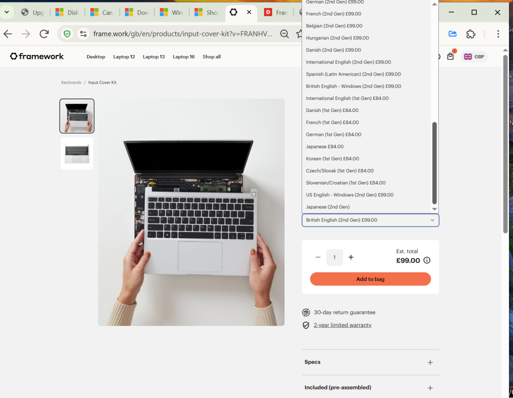 フレームワークコンピューターウェブサイトのショップより、13インチモデル用インプットカバーキットのページ。カバーをパソコンに組み込もうとしている写真と、キーボードオプションのドロップダウンメニューが表示されている。